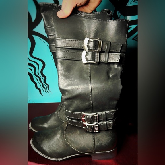 Women’s size 8 Black Multiple Buckle BOOTS NEW! ✨ - Picture 2 of 3